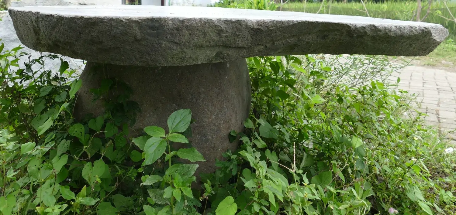  Product image 4 of the product “Natural stone table about 160x105x70 made from riverstone. ”